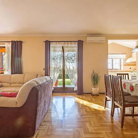 Nyaraló House Dolly